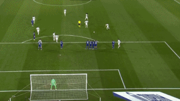 热火与公牛比赛因场地湿滑推迟开球：联合中心地板湿气导致开球时间大幅延后